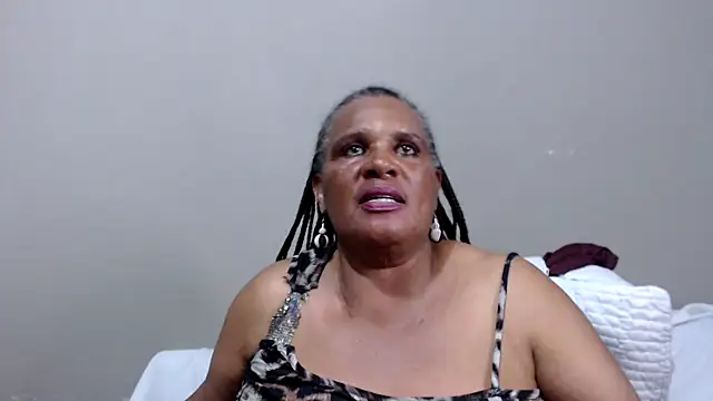 GrandBustyMelon webcam