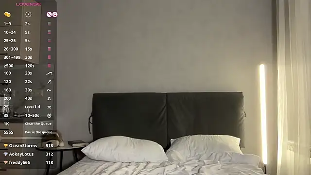 AlexaDeviliciouss webcam