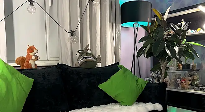 KiraLiLime live sex cam