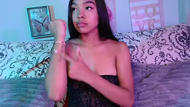 pocahontamoon webcam