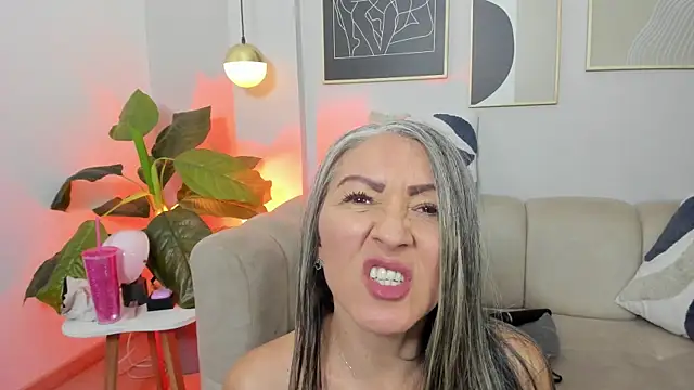 _Nicoletteshea_ webcam