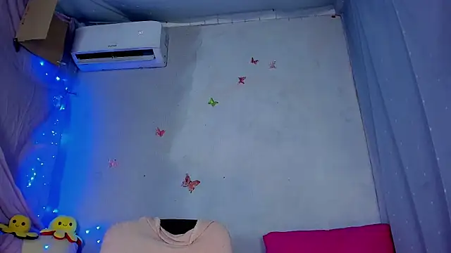 YourLizzyDoll webcam