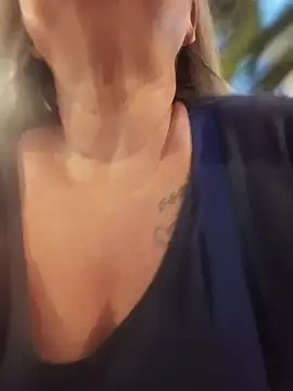 CheekySnowQueen_69 webcam