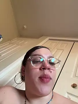 QueenNuttCollector from StripChat is Freechat