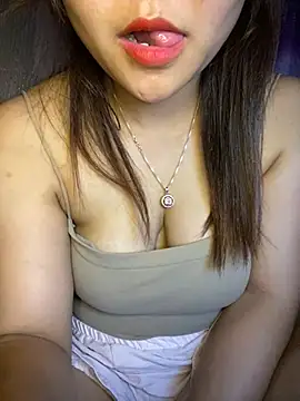 Webcam Model (Sunset-yll)  is live.Free join now!