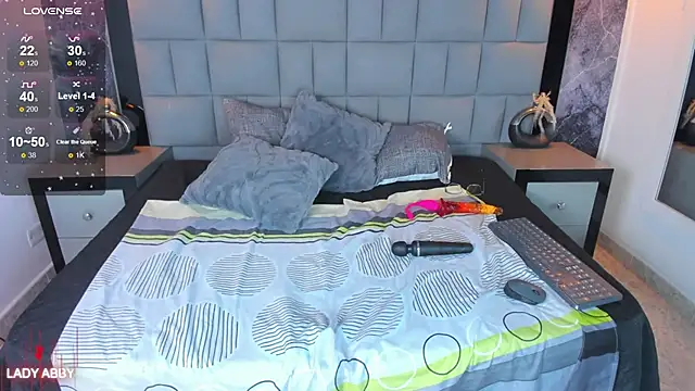 Your_Lady_Milf webcam