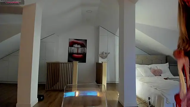 Yourhotqueeen webcam