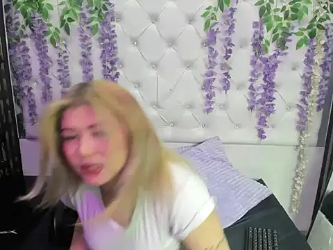 JuliettaRousse69 webcam