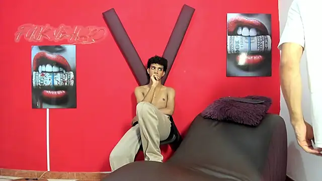 VERY_HOT_GUYS webcam