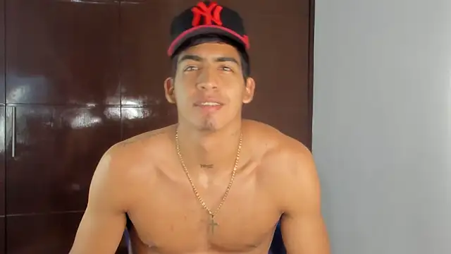 Milo_LatinBoy webcam