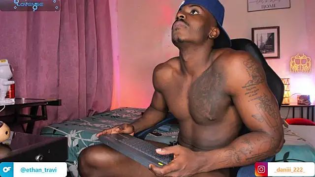 Ethantravis22 webcam