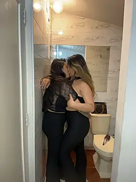 Antonella_Julieta webcam