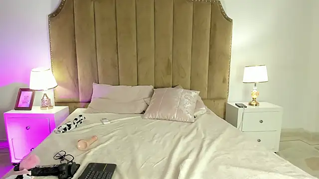 Alessiia_Moon webcam