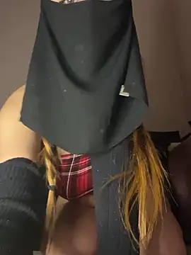 jumanaa (F young) - حطتني  التوب وريني فعلك🤴🏼🤴🏼👸🏻