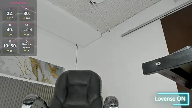 dyla_n18 (M young) - show feet and take off my socks