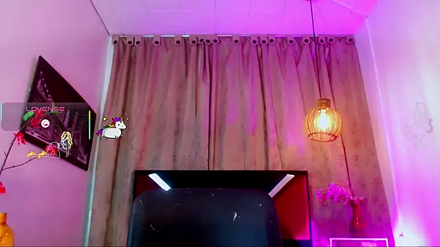 katha_Crawford webcam