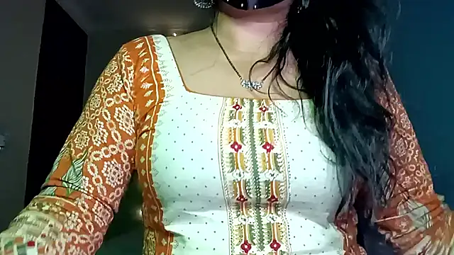 YourDesi_Laila_ webcam
