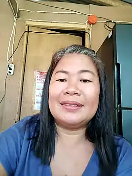 Lovelywoman43 live sex cam