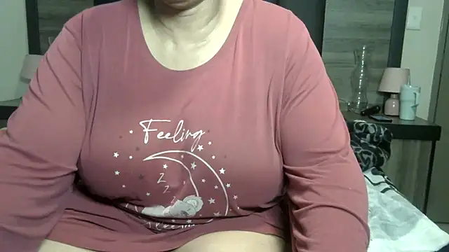 BigButt-MomJ75 webcam