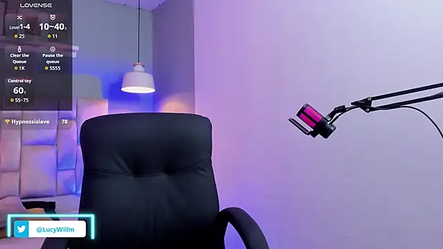 Lucy_Williiams webcam