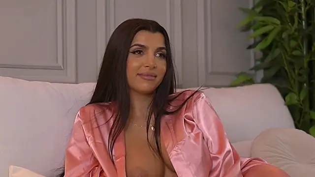 NicoleCellini Stripchat cam model