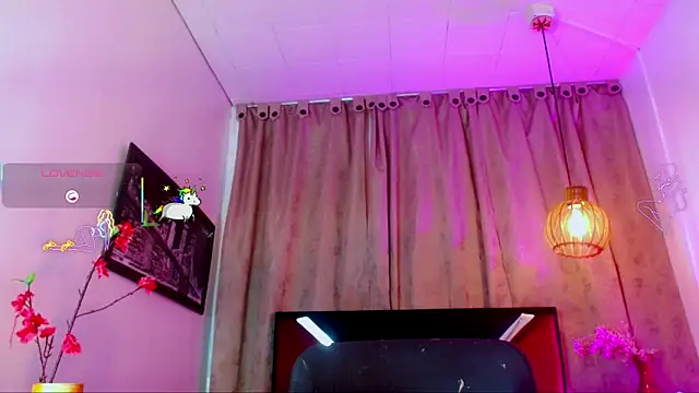 katha_Crawford webcam