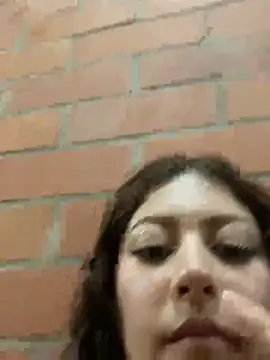 Amber_rosse_outdoors webcam