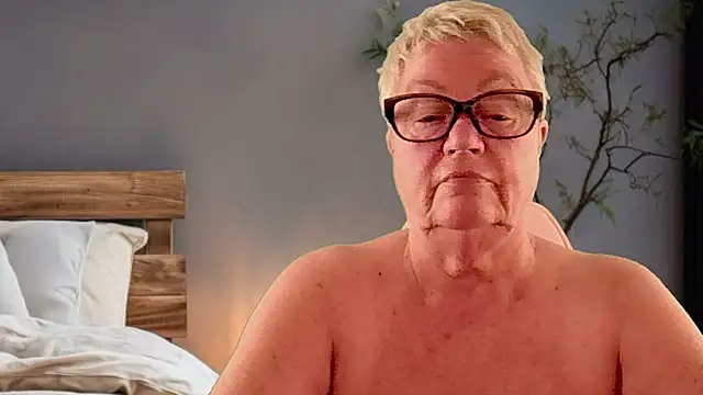 Mystery-Grandmother webcam