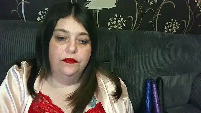 HousewifeMilf_Courtney webcam