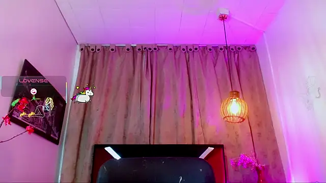 katha_Crawford webcam