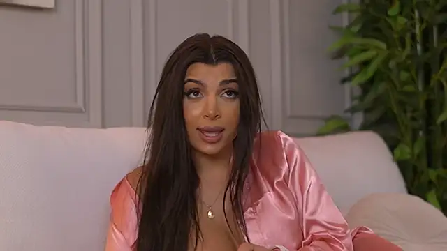 nicolecellini (F young) - spread my legs, get that tongue closer😈