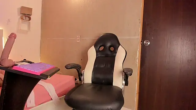 lilith_horny - Lilith_horny's free webcam - UK Sex Cams