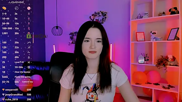 liana_kisses live sex cam