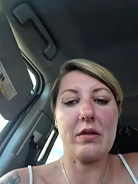 SheIsSomething live sex cam