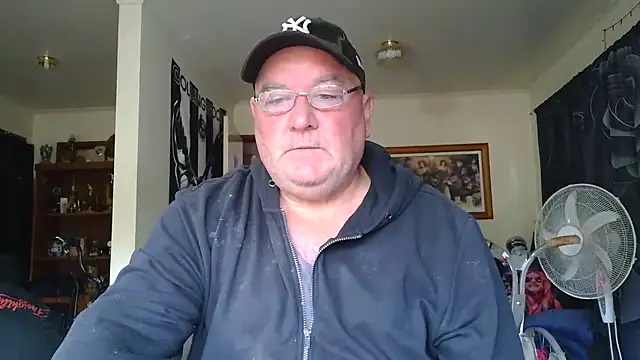 kinkyblueyes69 (M mature) - TAKE CLOTHES OFF