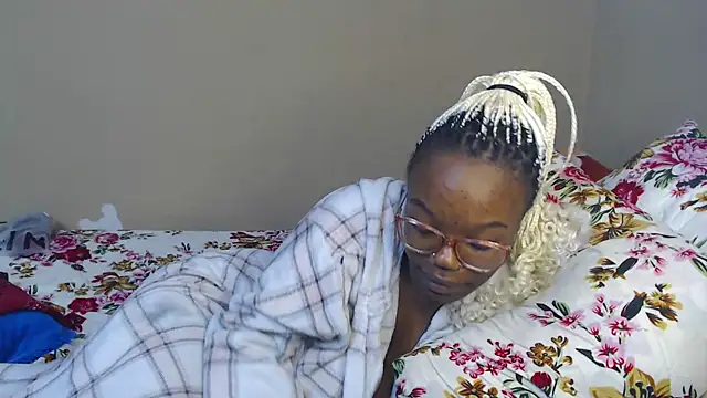 YummyMelanin117 webcam