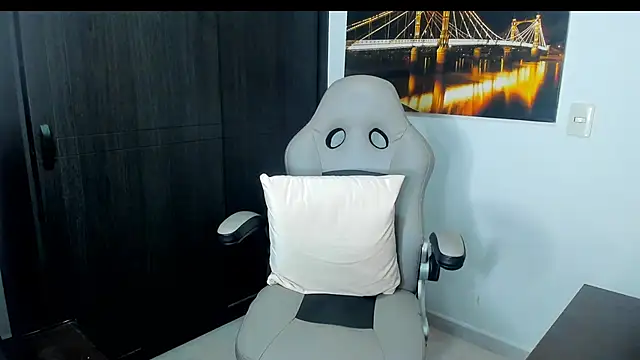 MEGAAN_HILTONN webcam