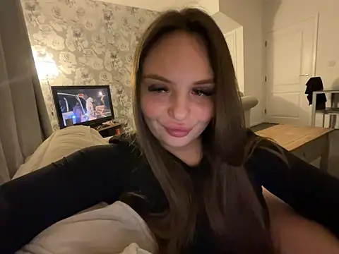 ellmaixo Stripchat cam model