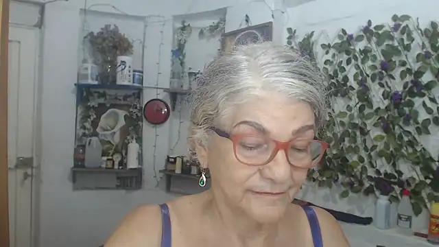 FunnyGrandma webcam