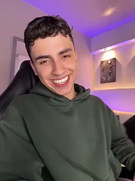 AdrianRinaldi's live cam