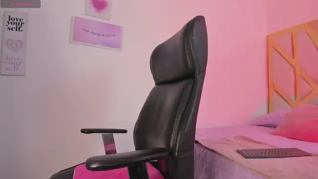 anniesstone - AnniEsstone's free webcam - UK Sex Cams