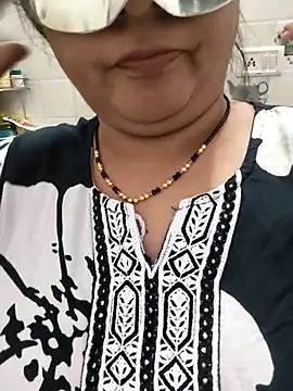 Gujju_bhabhi69 webcam