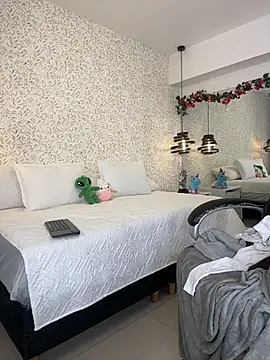 EMILIIA_RICHTER__ webcam