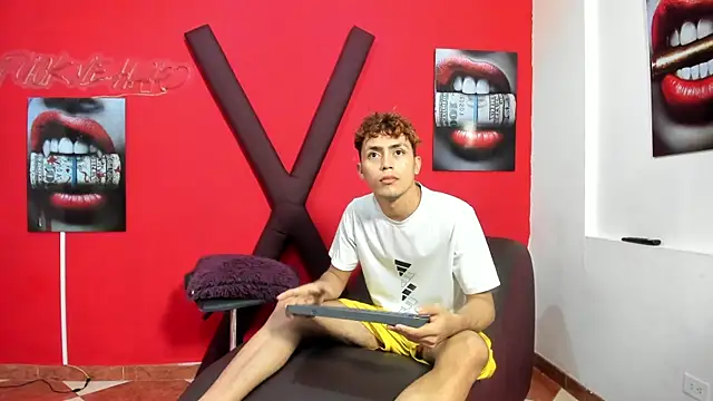 VERY_HOT_GUYS webcam