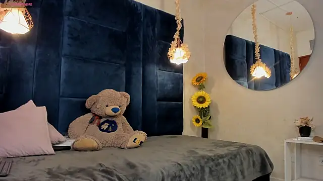 Laura_Miller1 webcam