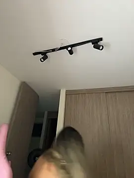 Webcam Model (lunablossom_)  is live.Free join now!