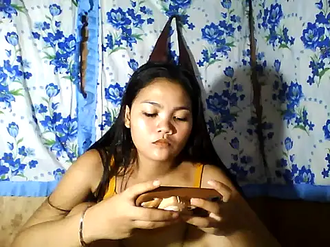 PinaySkinnyJust18 webcam