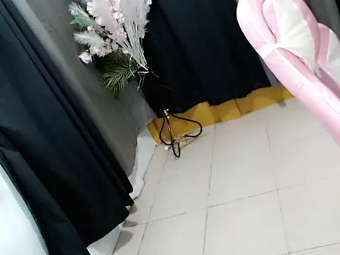 HoneyAfterDark_ webcam