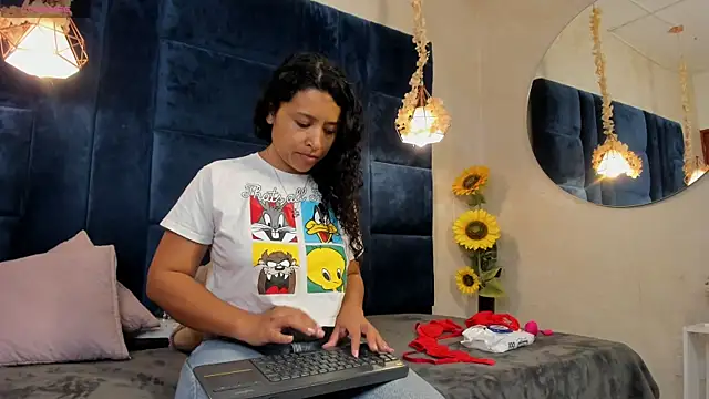 Laura_Miller1 webcam