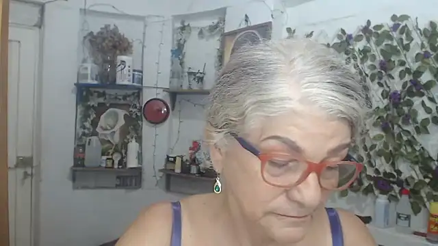 funnygrandma - FunnyGrandma's free webcam - UK Sex Cams